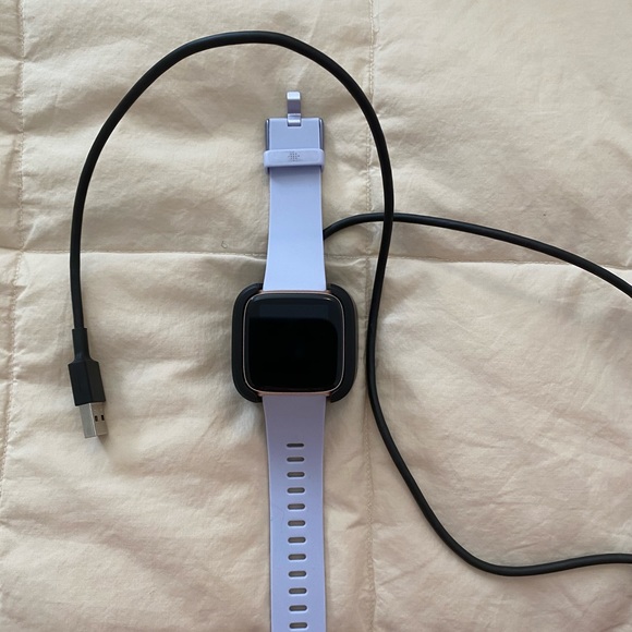 Fitbit Versa - Picture 3 of 3
